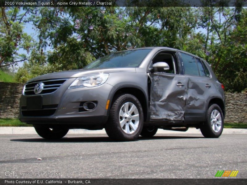 Alpine Grey Metallic / Charcoal 2010 Volkswagen Tiguan S