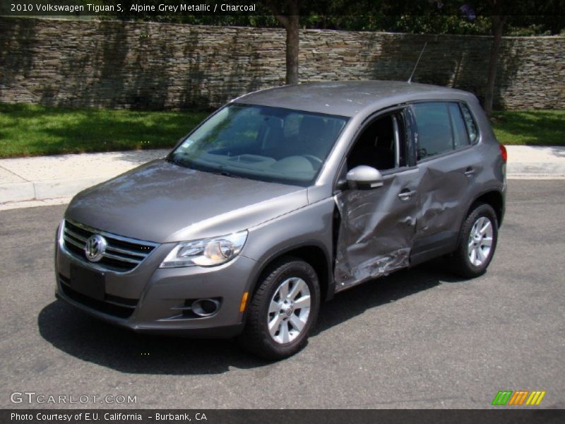 Alpine Grey Metallic / Charcoal 2010 Volkswagen Tiguan S
