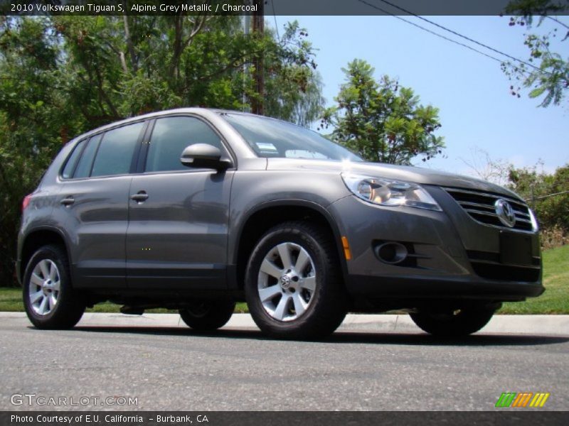 Alpine Grey Metallic / Charcoal 2010 Volkswagen Tiguan S