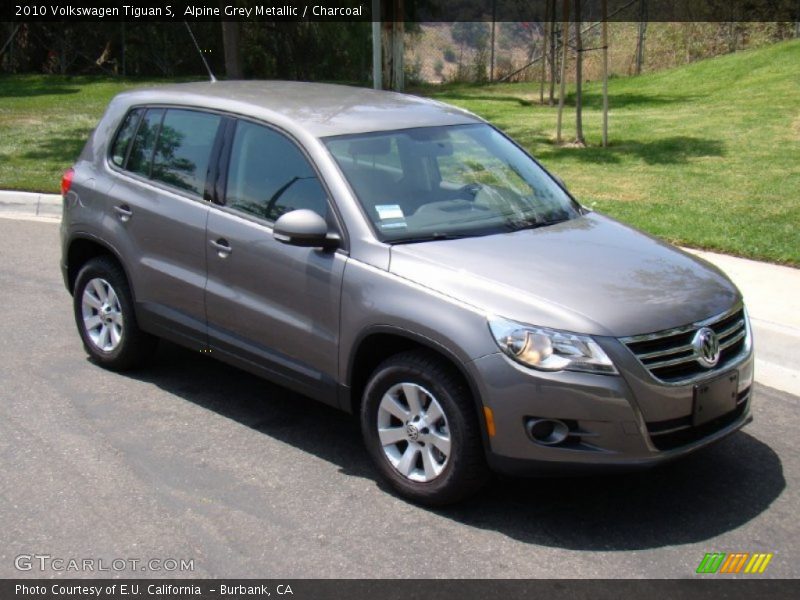 Alpine Grey Metallic / Charcoal 2010 Volkswagen Tiguan S