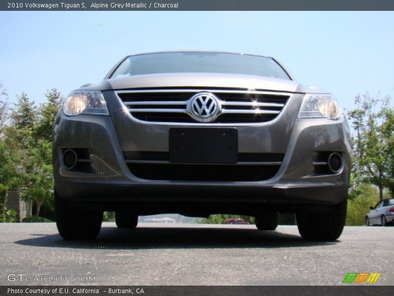Alpine Grey Metallic / Charcoal 2010 Volkswagen Tiguan S