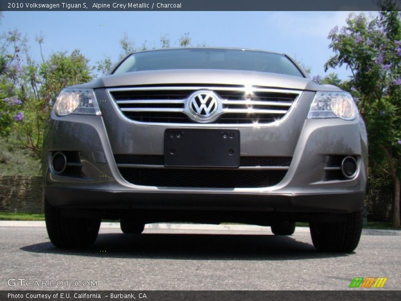 Alpine Grey Metallic / Charcoal 2010 Volkswagen Tiguan S