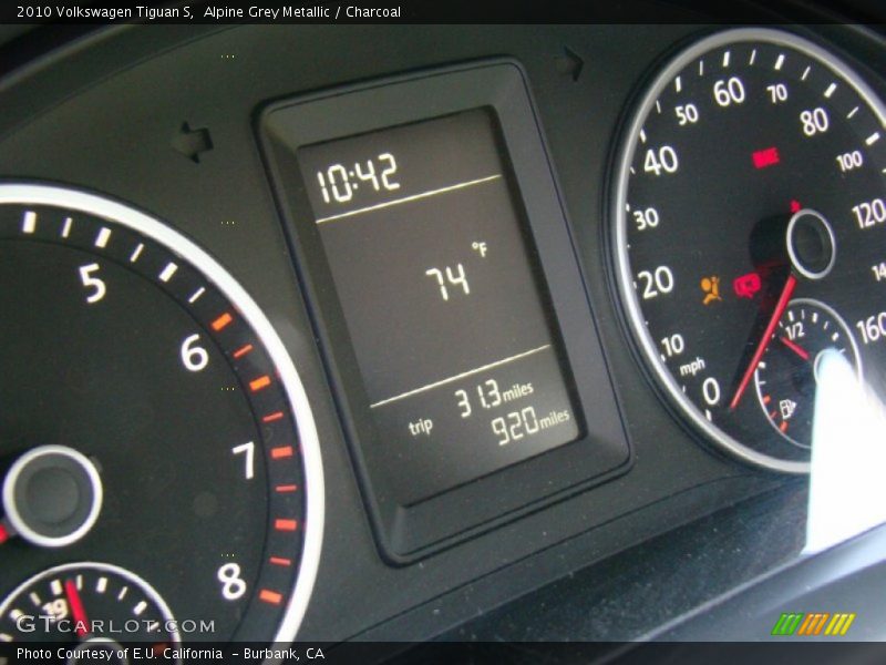 Alpine Grey Metallic / Charcoal 2010 Volkswagen Tiguan S