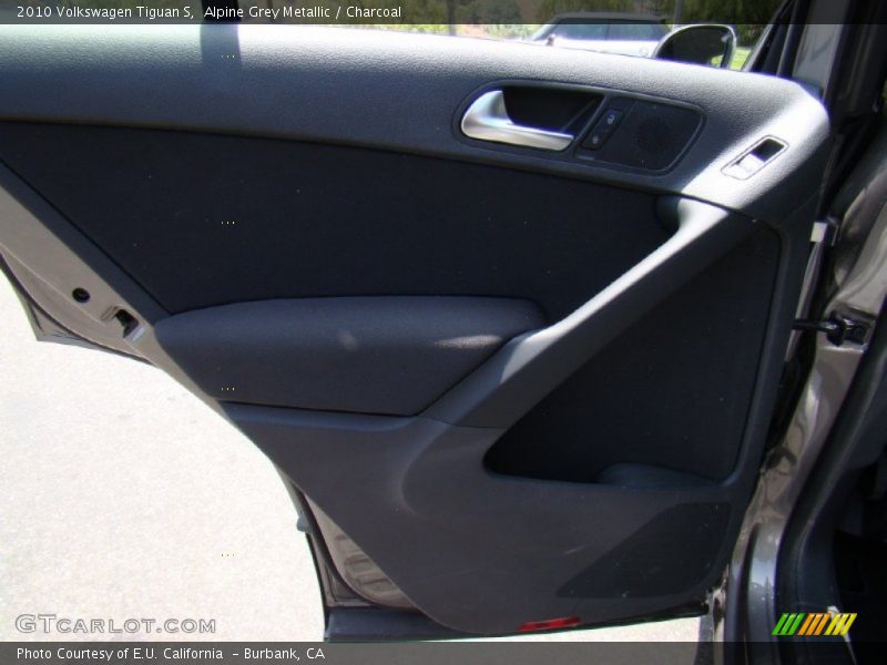 Alpine Grey Metallic / Charcoal 2010 Volkswagen Tiguan S