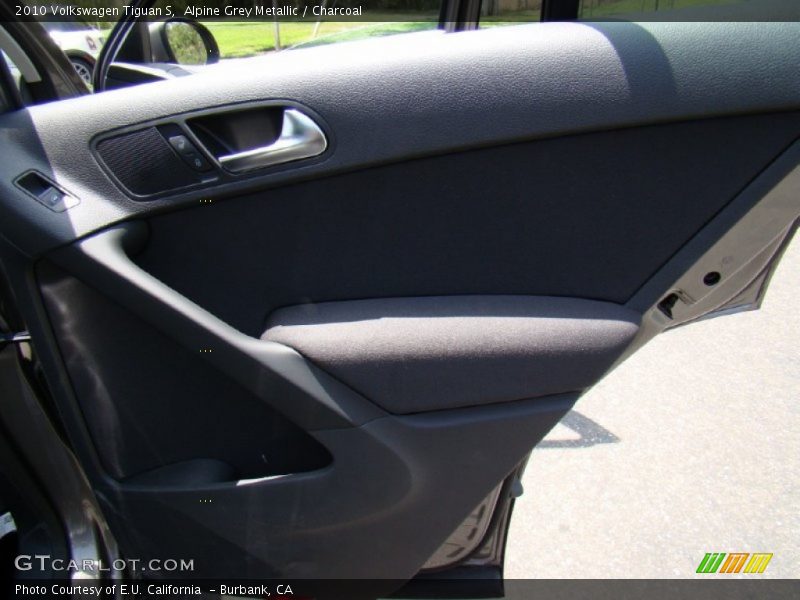 Alpine Grey Metallic / Charcoal 2010 Volkswagen Tiguan S