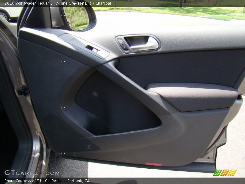 Alpine Grey Metallic / Charcoal 2010 Volkswagen Tiguan S