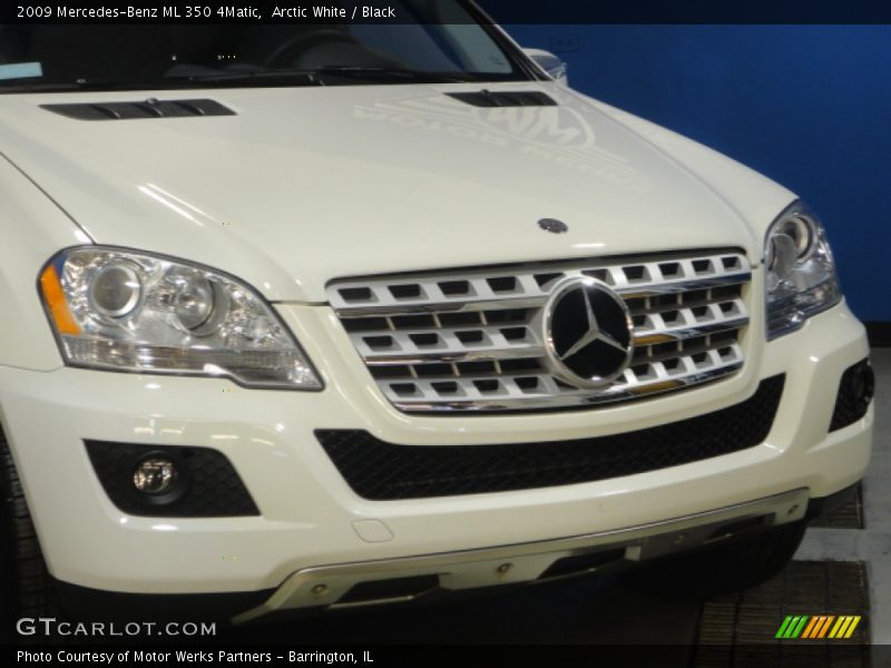 Arctic White / Black 2009 Mercedes-Benz ML 350 4Matic