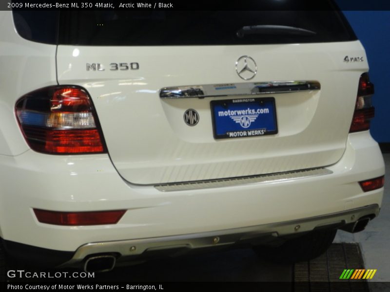Arctic White / Black 2009 Mercedes-Benz ML 350 4Matic