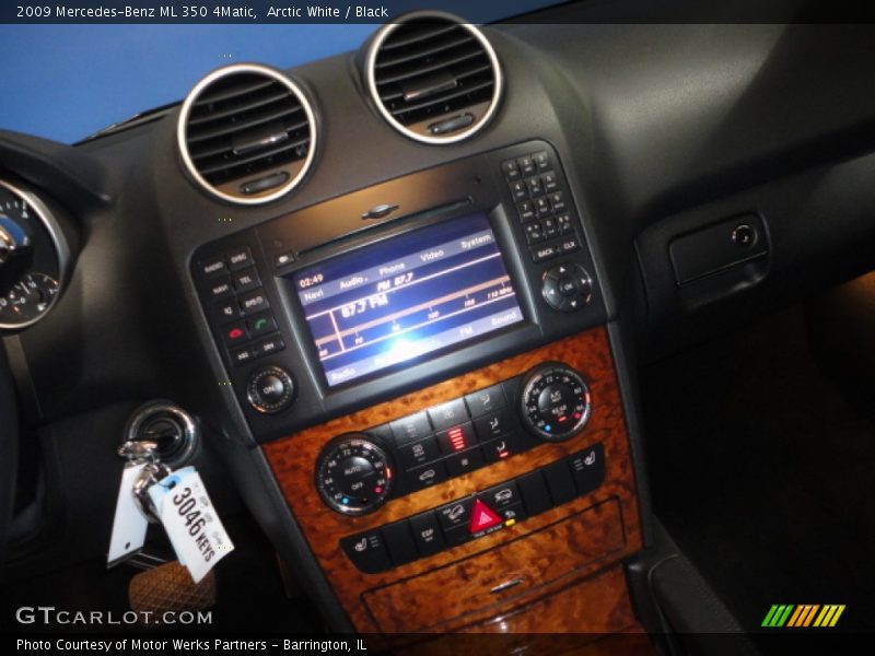 Arctic White / Black 2009 Mercedes-Benz ML 350 4Matic