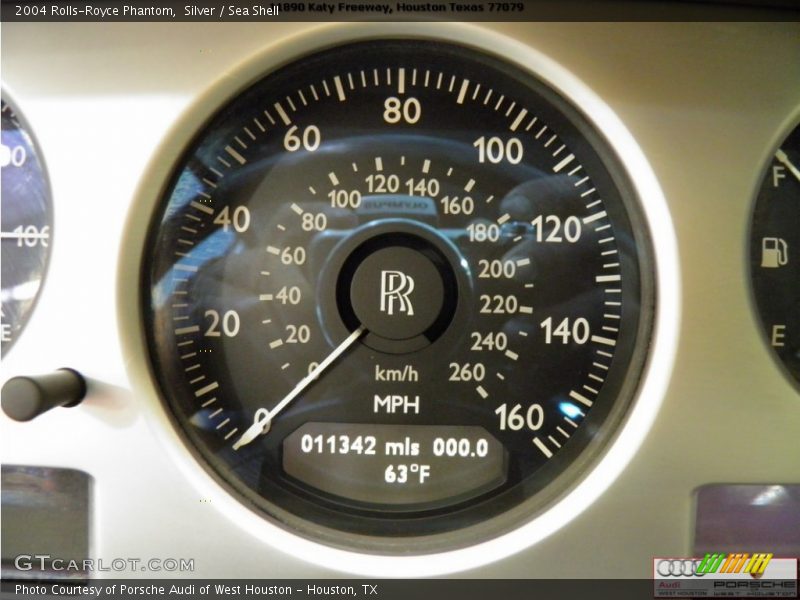 Silver / Sea Shell 2004 Rolls-Royce Phantom