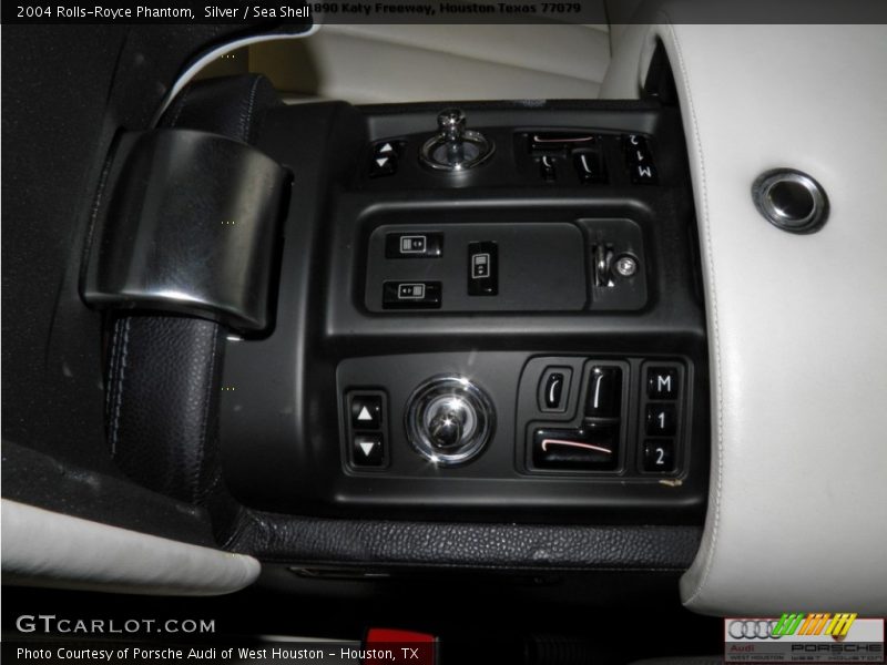 Silver / Sea Shell 2004 Rolls-Royce Phantom