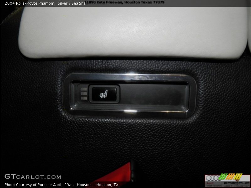 Silver / Sea Shell 2004 Rolls-Royce Phantom