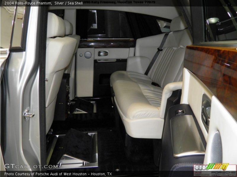 Silver / Sea Shell 2004 Rolls-Royce Phantom