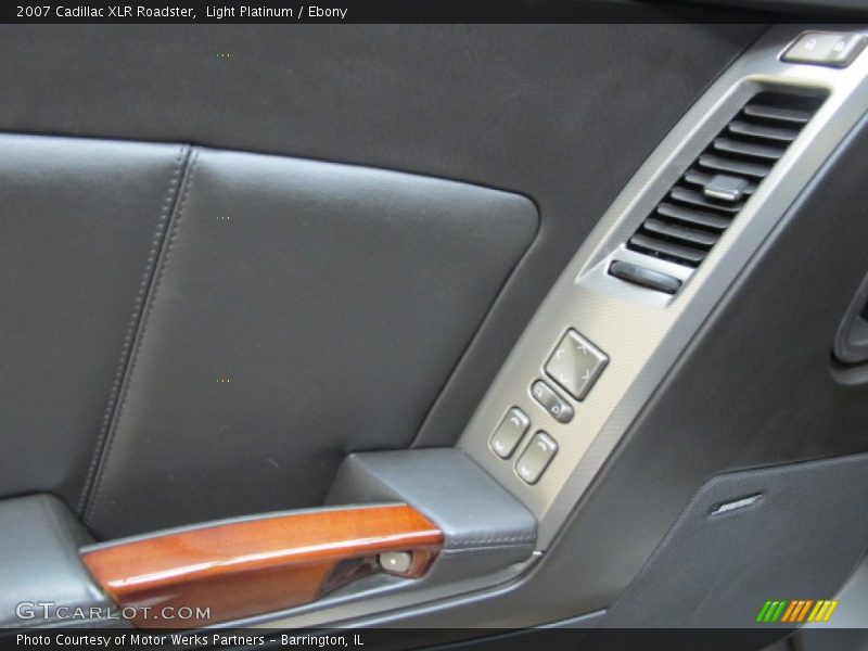 Light Platinum / Ebony 2007 Cadillac XLR Roadster