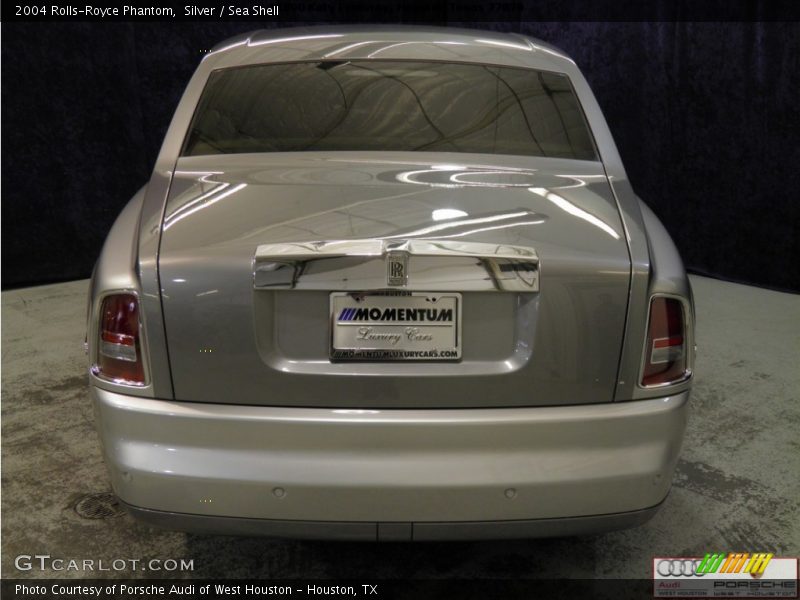 Silver / Sea Shell 2004 Rolls-Royce Phantom