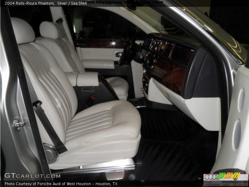 Silver / Sea Shell 2004 Rolls-Royce Phantom