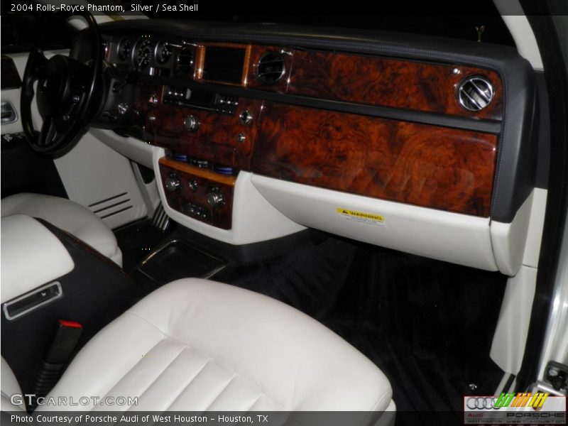 Silver / Sea Shell 2004 Rolls-Royce Phantom