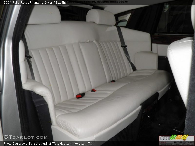 Silver / Sea Shell 2004 Rolls-Royce Phantom