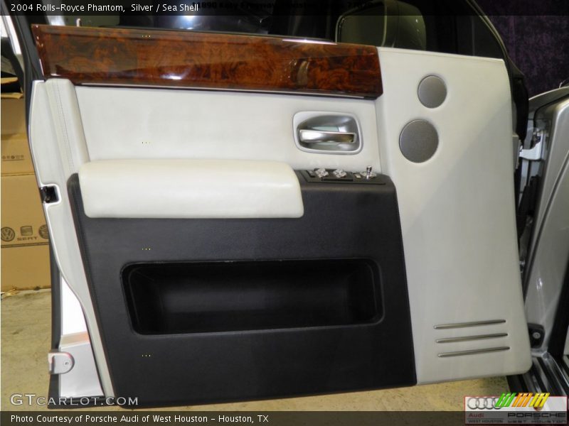 Silver / Sea Shell 2004 Rolls-Royce Phantom