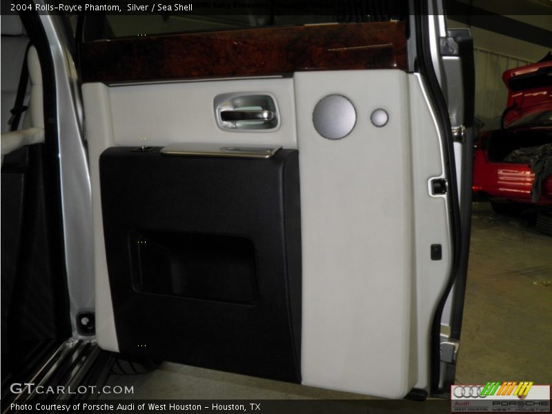 Silver / Sea Shell 2004 Rolls-Royce Phantom