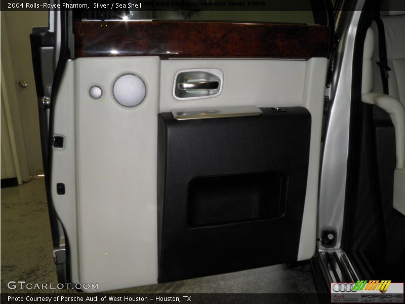 Silver / Sea Shell 2004 Rolls-Royce Phantom