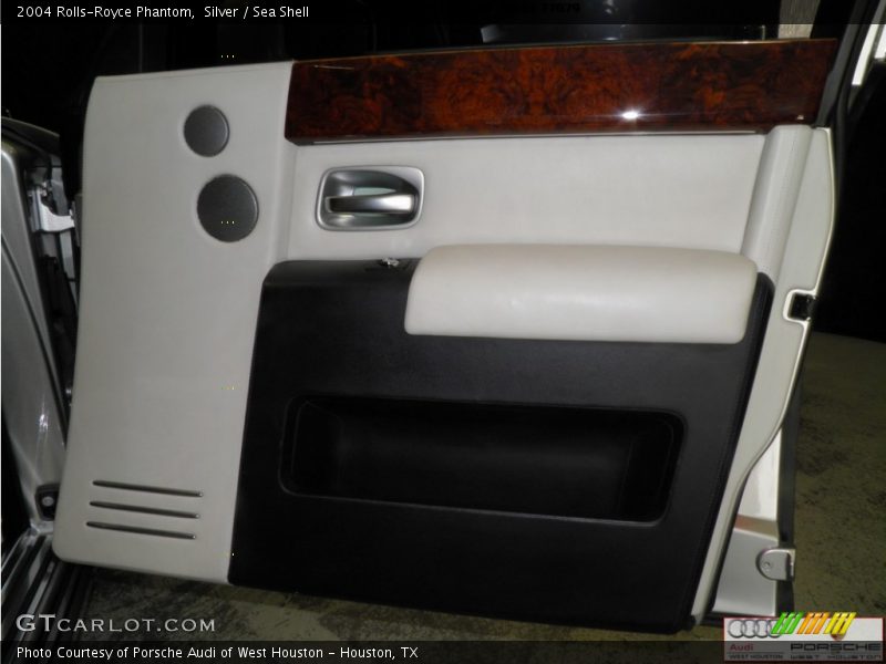 Silver / Sea Shell 2004 Rolls-Royce Phantom