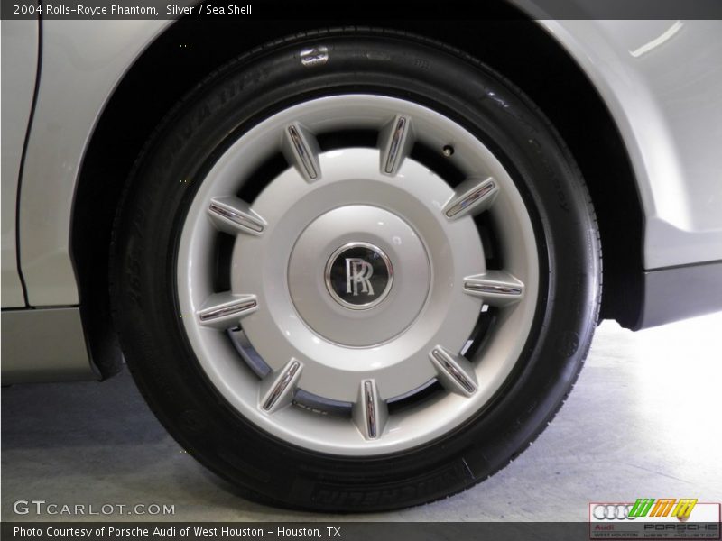 Silver / Sea Shell 2004 Rolls-Royce Phantom