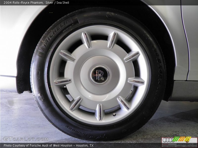 Silver / Sea Shell 2004 Rolls-Royce Phantom