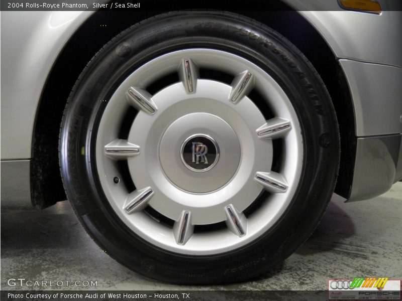 Silver / Sea Shell 2004 Rolls-Royce Phantom