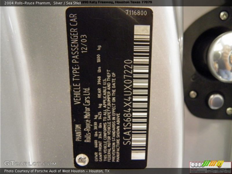 Silver / Sea Shell 2004 Rolls-Royce Phantom
