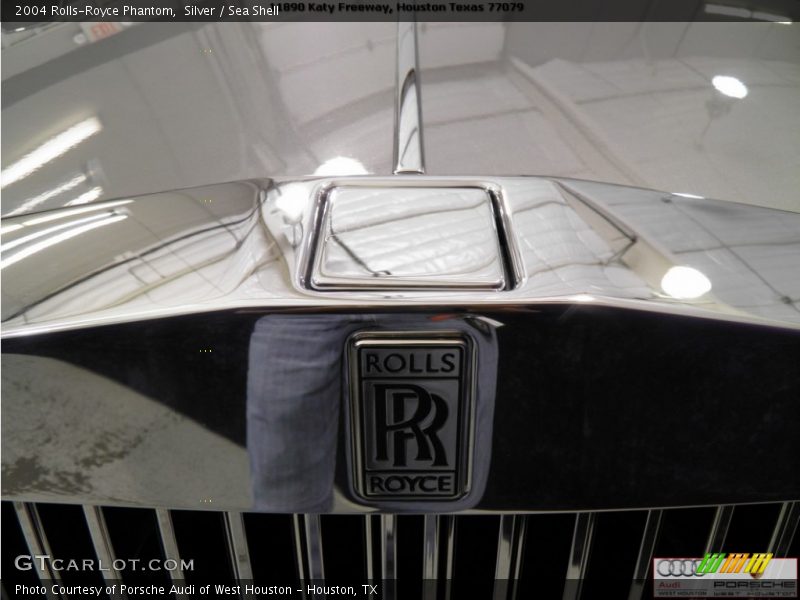 Silver / Sea Shell 2004 Rolls-Royce Phantom
