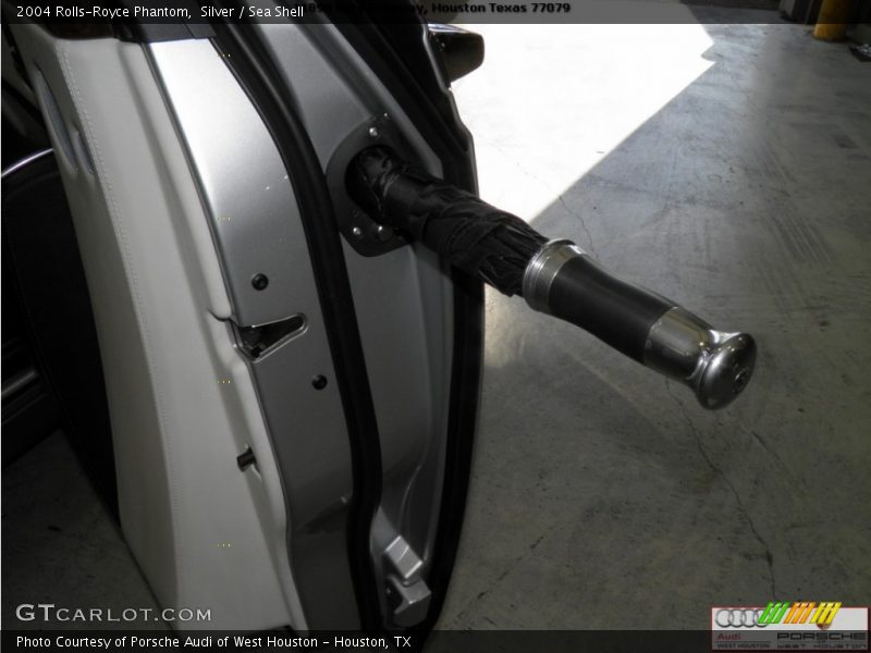 Silver / Sea Shell 2004 Rolls-Royce Phantom