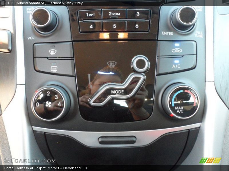 Radiant Silver / Gray 2012 Hyundai Sonata SE
