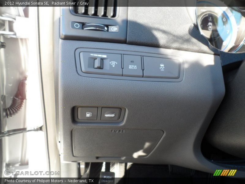 Radiant Silver / Gray 2012 Hyundai Sonata SE
