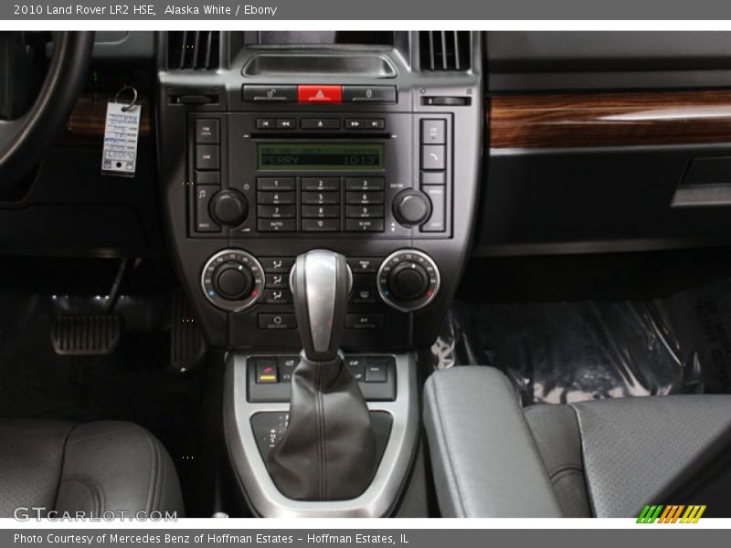 Alaska White / Ebony 2010 Land Rover LR2 HSE