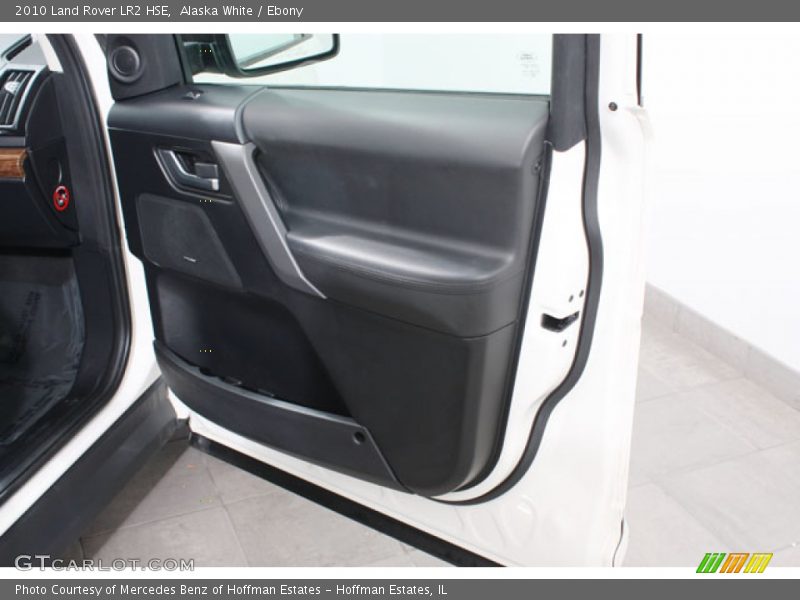Alaska White / Ebony 2010 Land Rover LR2 HSE