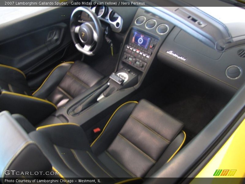 Dashboard of 2007 Gallardo Spyder