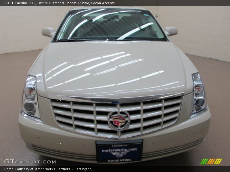 White Diamond Tricoat / Shale/Cocoa Accents 2011 Cadillac DTS