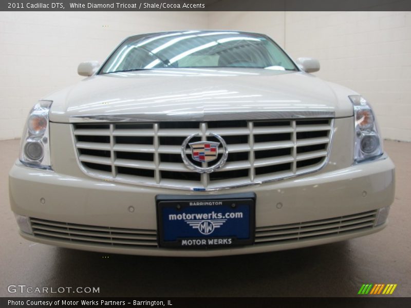 White Diamond Tricoat / Shale/Cocoa Accents 2011 Cadillac DTS