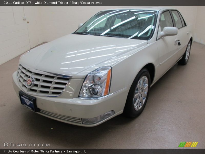 White Diamond Tricoat / Shale/Cocoa Accents 2011 Cadillac DTS