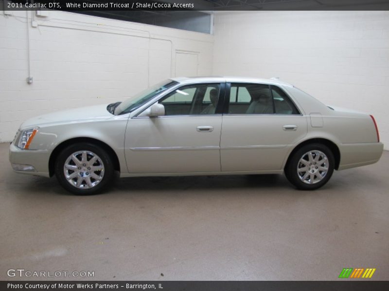 White Diamond Tricoat / Shale/Cocoa Accents 2011 Cadillac DTS