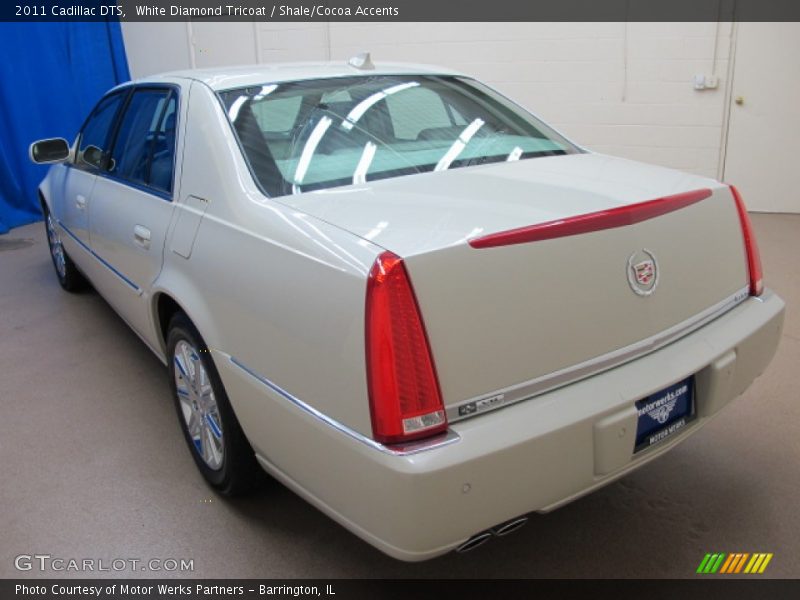 White Diamond Tricoat / Shale/Cocoa Accents 2011 Cadillac DTS