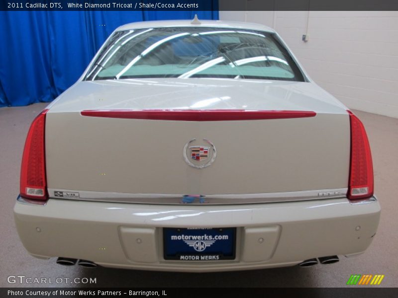 White Diamond Tricoat / Shale/Cocoa Accents 2011 Cadillac DTS