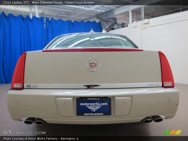 White Diamond Tricoat / Shale/Cocoa Accents 2011 Cadillac DTS