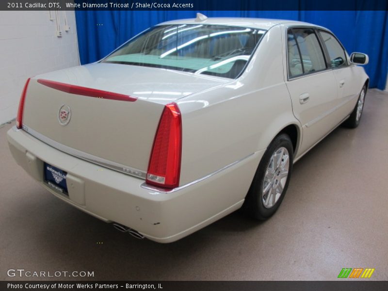 White Diamond Tricoat / Shale/Cocoa Accents 2011 Cadillac DTS