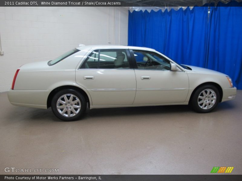White Diamond Tricoat / Shale/Cocoa Accents 2011 Cadillac DTS
