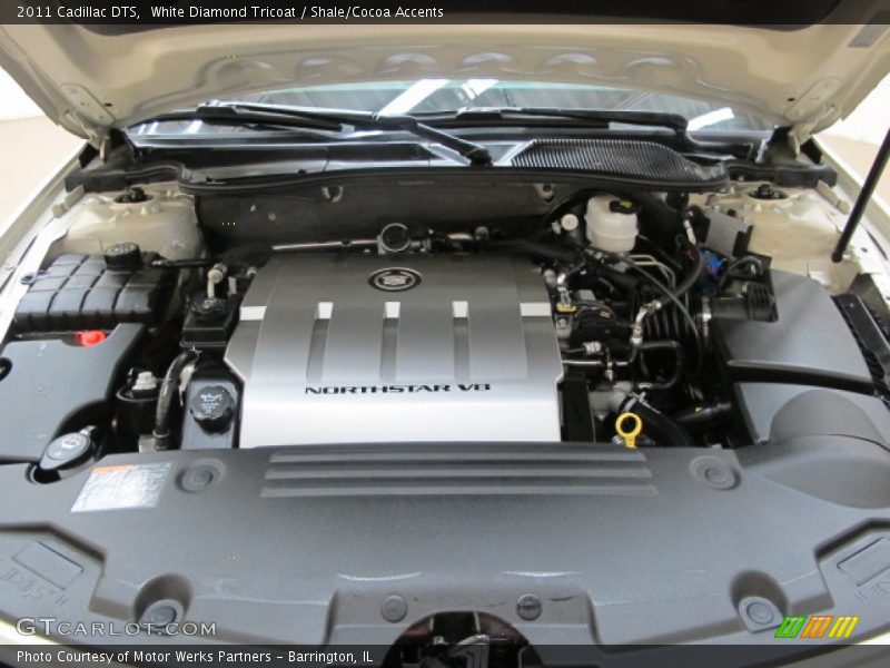 White Diamond Tricoat / Shale/Cocoa Accents 2011 Cadillac DTS