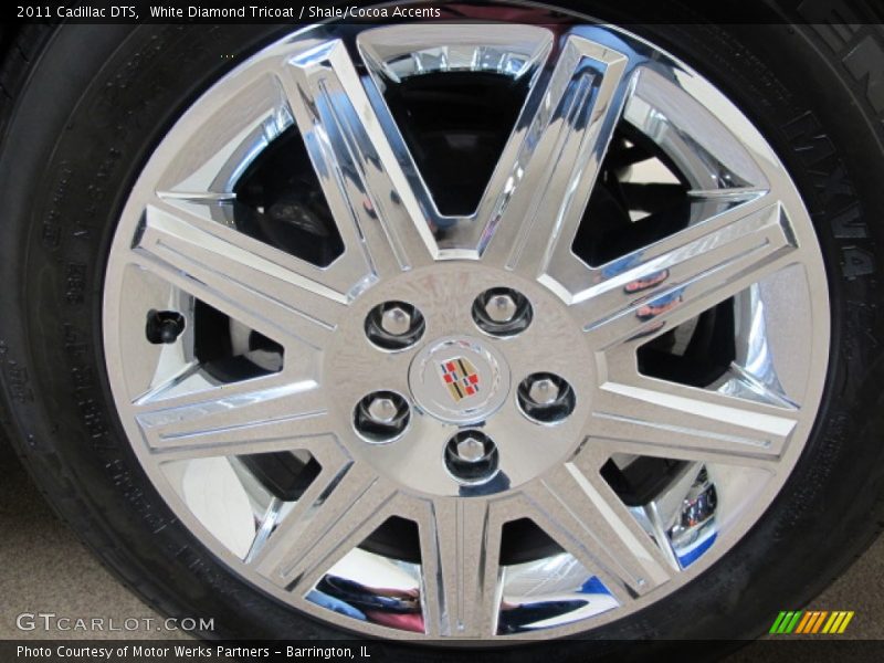 White Diamond Tricoat / Shale/Cocoa Accents 2011 Cadillac DTS