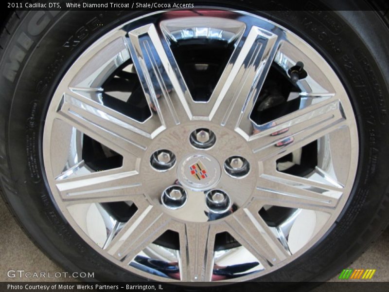 White Diamond Tricoat / Shale/Cocoa Accents 2011 Cadillac DTS
