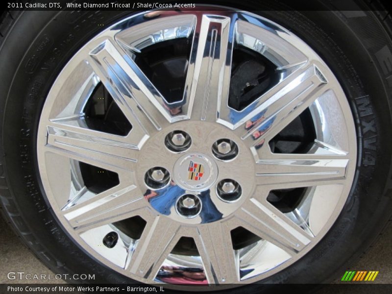 White Diamond Tricoat / Shale/Cocoa Accents 2011 Cadillac DTS